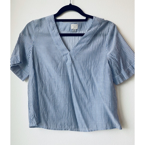 a new day Tops - V neck cropped top